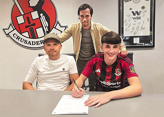 Leon signs up for Crusaders
