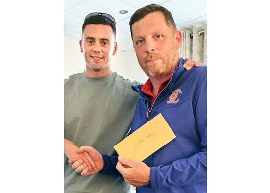 Bright golfers chase glory